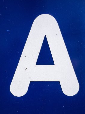 Sıkıntılı Durum Tipografisi ile Yazılan Sözcükler Bulundu Harf A