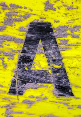 Sıkıntılı Durum Tipografisi ile Yazılan Sözcükler Bulundu Harf A