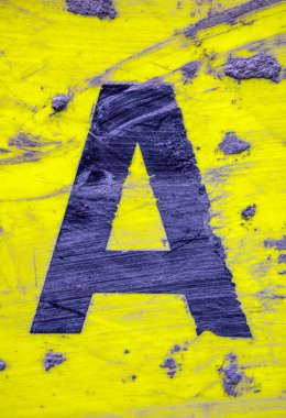 Sıkıntılı Durum Tipografisi ile Yazılan Sözcükler Bulundu Harf A