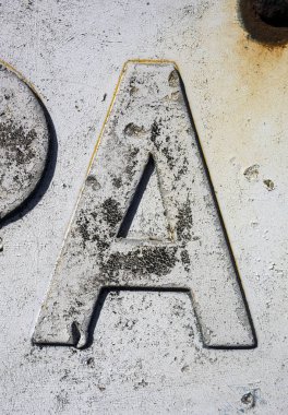 Sıkıntılı Durum Tipografisi ile Yazılan Sözcükler Bulundu Harf A