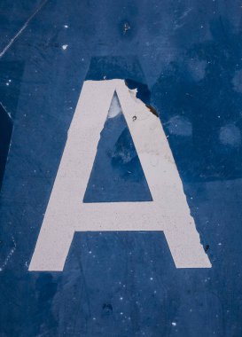 Sıkıntılı Durum Tipografisi ile Yazılan Sözcükler Bulundu Harf A