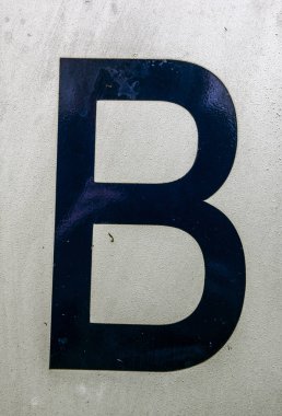 Sıkıntılı Durum Tipografisi ile Yazılan Sözcükler B Harfi Bulundu