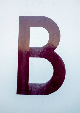 Sıkıntılı Durum Tipografisi ile Yazılan Sözcükler B Harfi Bulundu