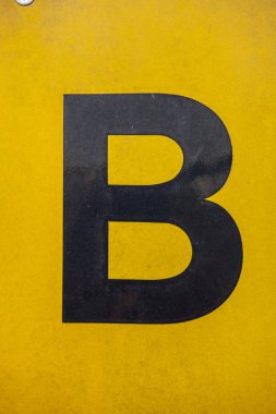 Sıkıntılı Durum Tipografisi ile Yazılan Sözcükler B Harfi Bulundu