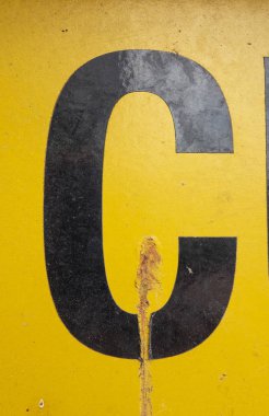 Sıkıntılı Durum Tipografisi ile Yazılan Sözcükler C Harfi Bulundu