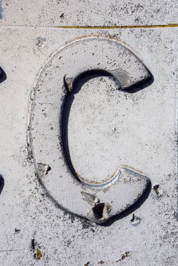 Sıkıntılı Durum Tipografisi ile Yazılan Sözcükler C Harfi Bulundu