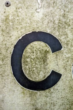 Sıkıntılı Durum Tipografisi ile Yazılan Sözcükler C Harfi Bulundu