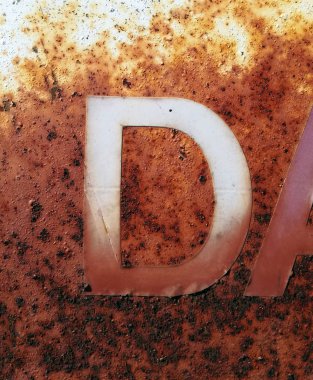 Sıkıntılı Durum Tipografisi ile Yazılan Sözcükler Bulundu D Harfi