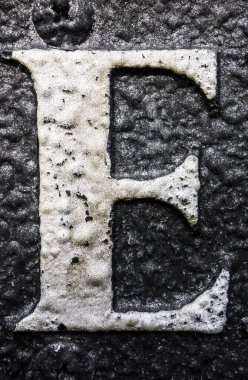 Sıkıntılı Durum Tipografisi ile Yazılan Sözcükler E Harfi Bulundu