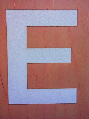 Sıkıntılı Durum Tipografisi ile Yazılan Sözcükler E Harfi Bulundu