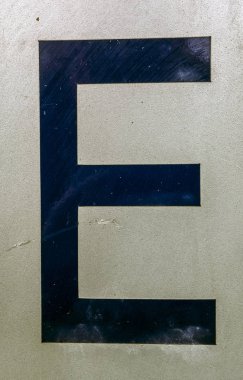 Sıkıntılı Durum Tipografisi ile Yazılan Sözcükler E Harfi Bulundu