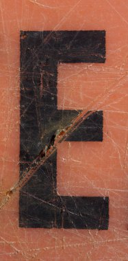 Sıkıntılı Durum Tipografisi ile Yazılan Sözcükler E Harfi Bulundu