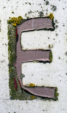 Sıkıntılı Durum Tipografisi ile Yazılan Sözcükler E Harfi Bulundu