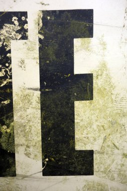 Sıkıntılı Durum Tipografisi ile Yazılan Sözcükler E Harfi Bulundu