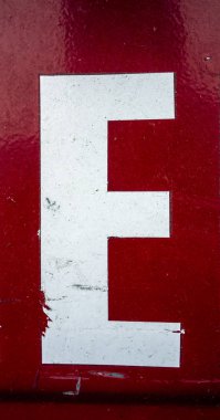 Sıkıntılı Durum Tipografisi ile Yazılan Sözcükler E Harfi Bulundu