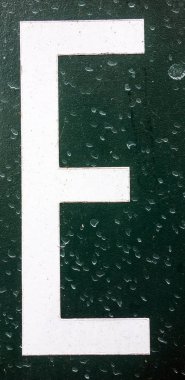 Sıkıntılı Durum Tipografisi ile Yazılan Sözcükler E Harfi Bulundu