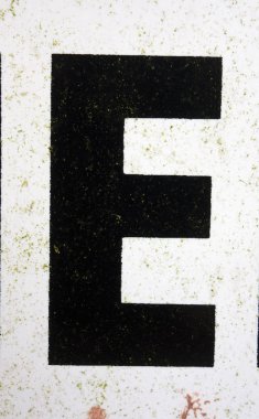 Sıkıntılı Durum Tipografisi ile Yazılan Sözcükler E Harfi Bulundu