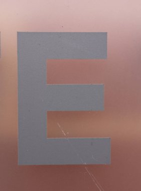 Sıkıntılı Durum Tipografisi ile Yazılan Sözcükler E Harfi Bulundu