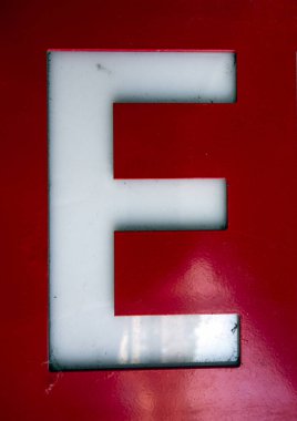 Sıkıntılı Durum Tipografisi ile Yazılan Sözcükler E Harfi Bulundu