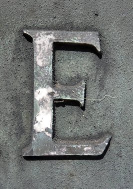 Sıkıntılı Durum Tipografisi ile Yazılan Sözcükler E Harfi Bulundu