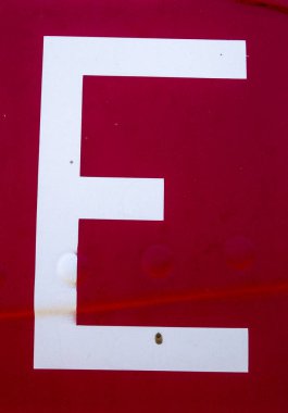 Sıkıntılı Durum Tipografisi ile Yazılan Sözcükler E Harfi Bulundu