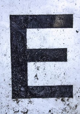 Sıkıntılı Durum Tipografisi ile Yazılan Sözcükler E Harfi Bulundu