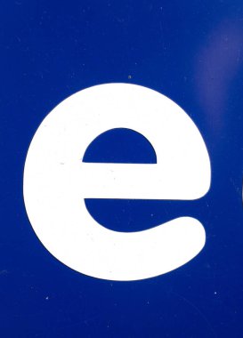 Sıkıntılı Durum Tipografisi ile Yazılan Sözcükler E Harfi Bulundu