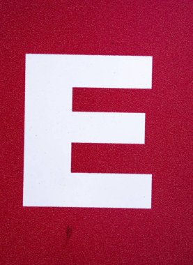 Sıkıntılı Durum Tipografisi ile Yazılan Sözcükler E Harfi Bulundu