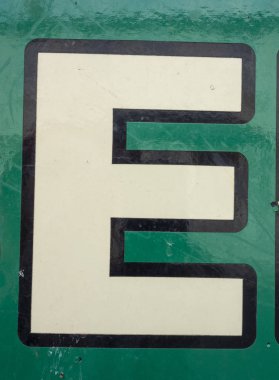 Sıkıntılı Durum Tipografisi ile Yazılan Sözcükler E Harfi Bulundu