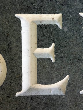 Sıkıntılı Durum Tipografisi ile Yazılan Sözcükler E Harfi Bulundu