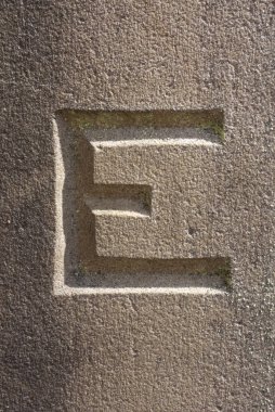 Sıkıntılı Durum Tipografisi ile Yazılan Sözcükler E Harfi Bulundu