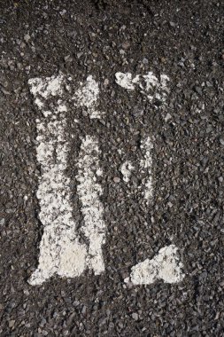 Sıkıntılı Durum Tipografisi ile Yazılan Sözcükler E Harfi Bulundu