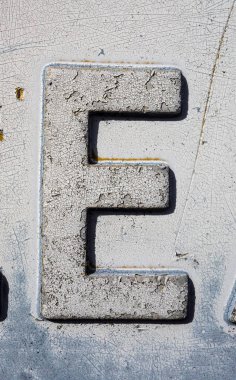 Sıkıntılı Durum Tipografisi ile Yazılan Sözcükler E Harfi Bulundu