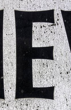 Sıkıntılı Durum Tipografisi ile Yazılan Sözcükler E Harfi Bulundu