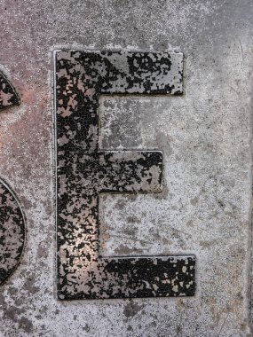 Sıkıntılı Durum Tipografisi ile Yazılan Sözcükler E Harfi Bulundu