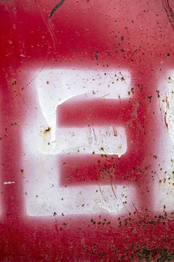 Sıkıntılı Durum Tipografisi ile Yazılan Sözcükler E Harfi Bulundu