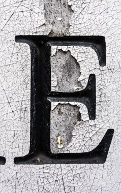 Sıkıntılı Durum Tipografisi ile Yazılan Sözcükler E Harfi Bulundu