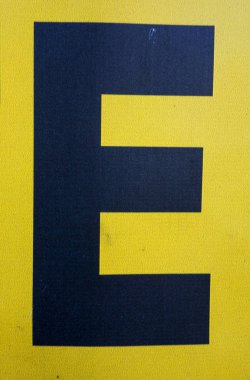 Sıkıntılı Durum Tipografisi ile Yazılan Sözcükler E Harfi Bulundu