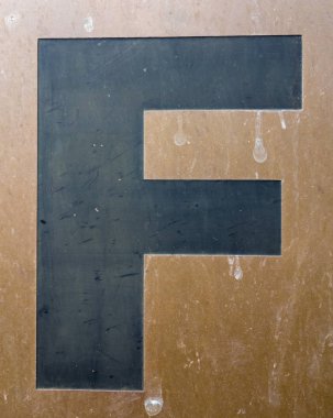 Sıkıntılı Durum Tipografisi ile Yazılan Sözcükler F Harfi Bulundu