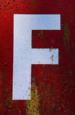 Sıkıntılı Durum Tipografisi ile Yazılan Sözcükler F Harfi Bulundu