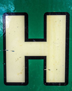 Sıkıntılı Durum Tipografisi ile Yazılan Sözcükler H Harfi Bulundu