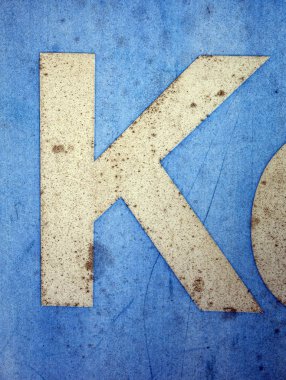 Sıkıntılı Durum Tipografisi ile Yazılan Sözcükler K Harfi Bulundu