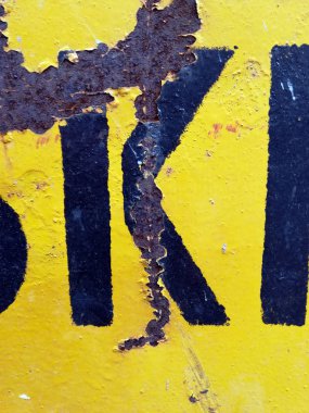 Sıkıntılı Durum Tipografisi ile Yazılan Sözcükler K Harfi Bulundu