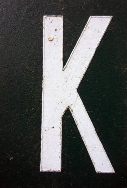 Sıkıntılı Durum Tipografisi ile Yazılan Sözcükler K Harfi Bulundu