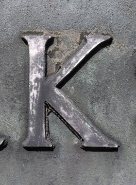 Sıkıntılı Durum Tipografisi ile Yazılan Sözcükler K Harfi Bulundu