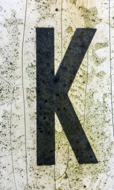 Sıkıntılı Durum Tipografisi ile Yazılan Sözcükler K Harfi Bulundu