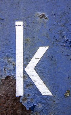 Sıkıntılı Durum Tipografisi ile Yazılan Sözcükler K Harfi Bulundu