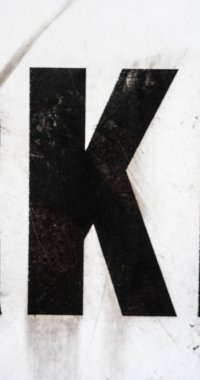 Sıkıntılı Durum Tipografisi ile Yazılan Sözcükler K Harfi Bulundu