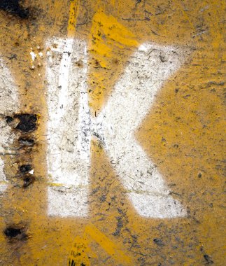 Sıkıntılı Durum Tipografisi ile Yazılan Sözcükler K Harfi Bulundu