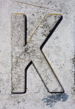 Sıkıntılı Durum Tipografisi ile Yazılan Sözcükler K Harfi Bulundu